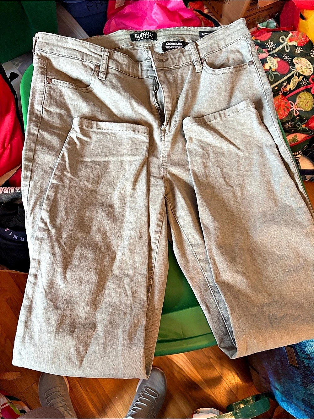 Buffalo David Bitton Cargo Shorts in Beige Waist 30 Size 10 Like New